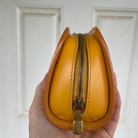 LOUIS VUITTON Epi Dauphine PM Cosmetic Pouch Yellow - Picture 3 of 10